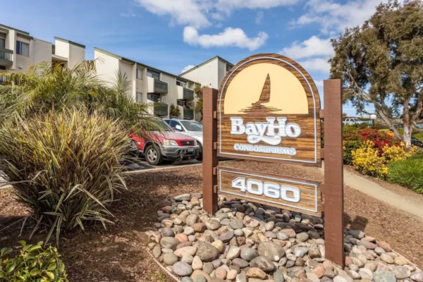 Bay ho sign