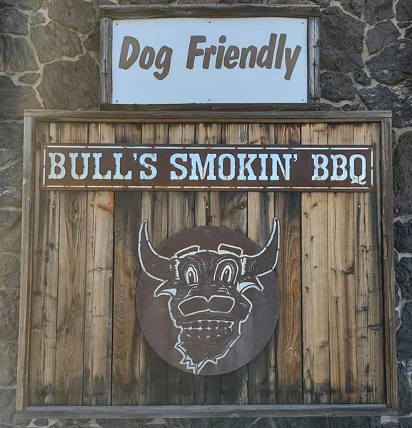 Bull's smokin dog friendly sign