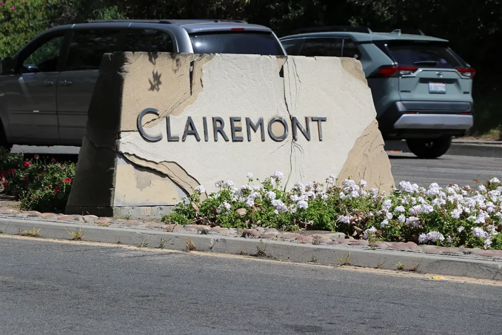 Clairemont sign close
