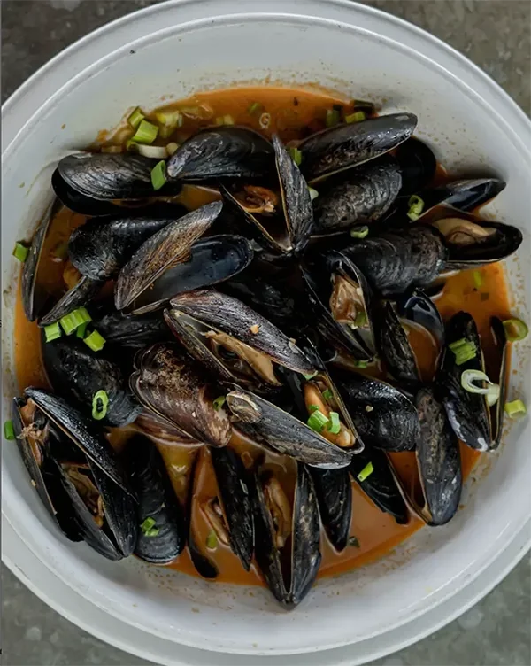 Fast times mussels overhead