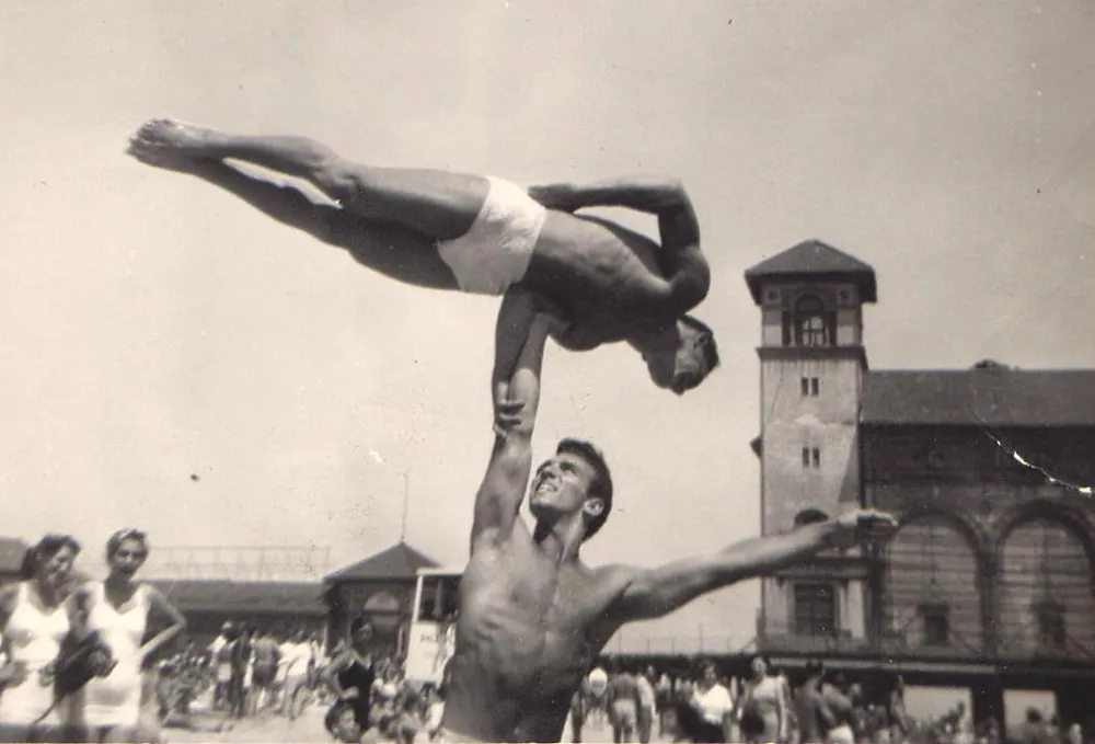 Stan Levin acrobat photo